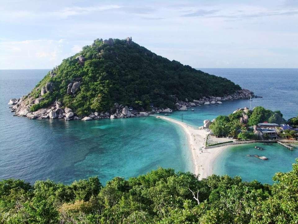 ​施工现场热火朝天 项目建设快马加鞭